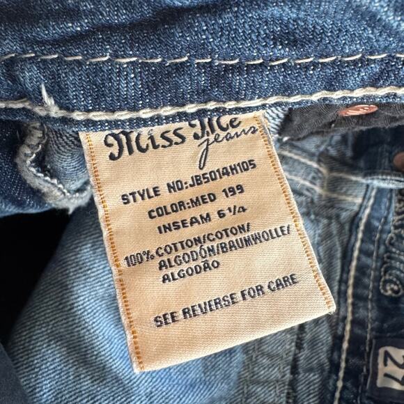 Miss Me Jeans Women's Size 27 Boyfriend Denim Shorts Cuffed Distressed Med Blue - Picture 7 of 8